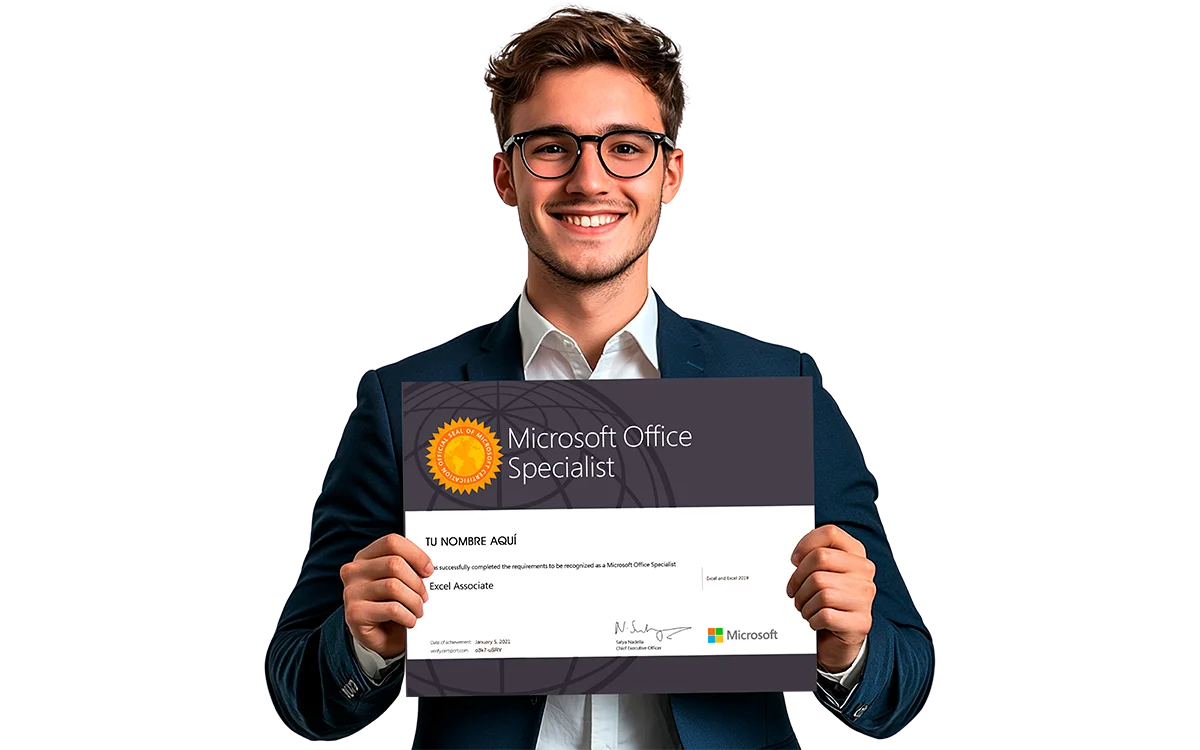Profesional mostrando su certificado de competencias Microsoft Office Specialist
